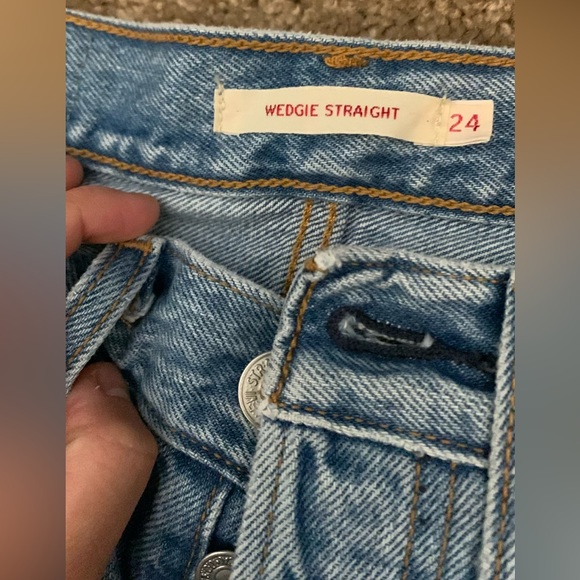 Levi vintage wedgie jeans size 24 - Picture 3 of 4